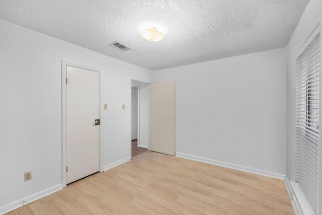 880 Tully Road 81, Houston, TX 77079