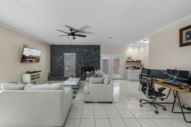 880 Tully Road 81, Houston, TX 77079