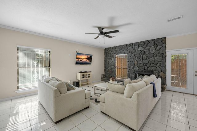 880 Tully Road 81, Houston, TX 77079