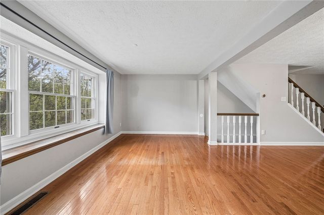 1204 Timberidge Dr, Bethel Park, PA 15102
