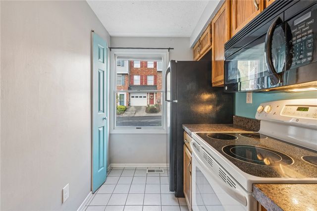 1204 Timberidge Dr, Bethel Park, PA 15102