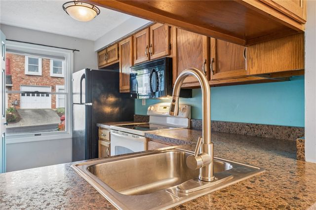 1204 Timberidge Dr, Bethel Park, PA 15102
