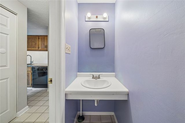 1204 Timberidge Dr, Bethel Park, PA 15102