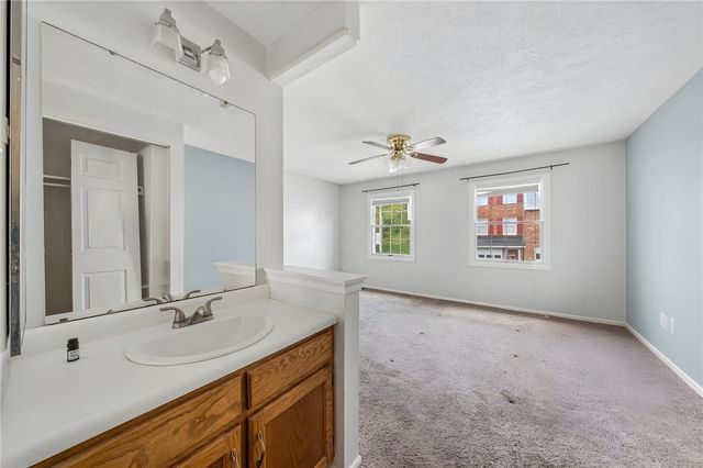 1204 Timberidge Dr, Bethel Park, PA 15102