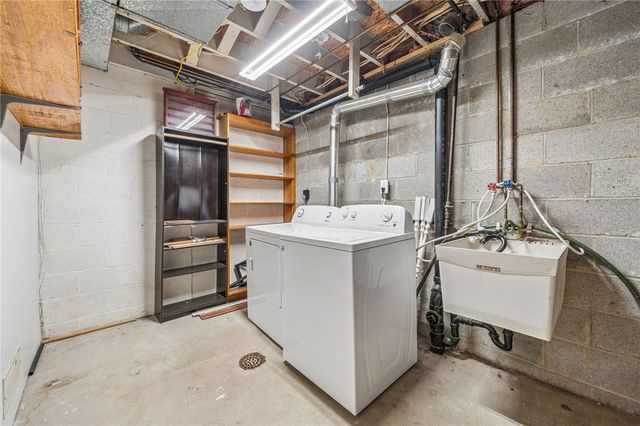 1204 Timberidge Dr, Bethel Park, PA 15102