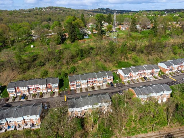 1204 Timberidge Dr, Bethel Park, PA 15102