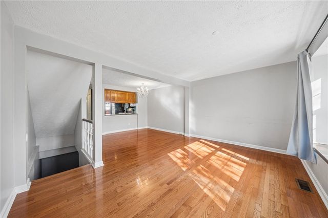 1204 Timberidge Dr, Bethel Park, PA 15102