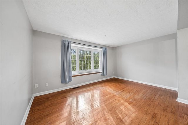 1204 Timberidge Dr, Bethel Park, PA 15102