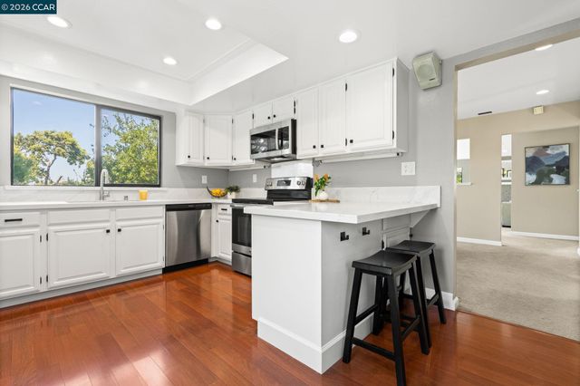 2542 Mockingbird Hill Rd, Walnut Creek, CA 94597
