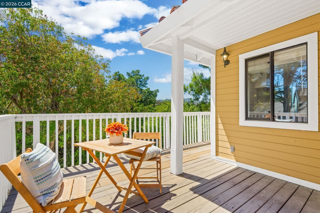 2542 Mockingbird Hill Rd, Walnut Creek, CA 94597