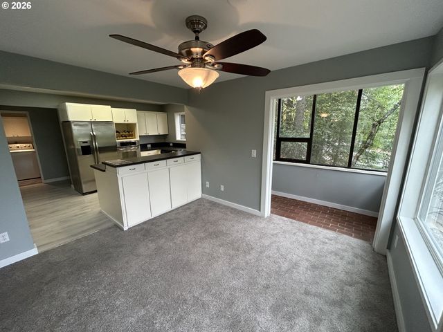 48 EAGLE CREST Dr 2E, Lake Oswego, OR 97035