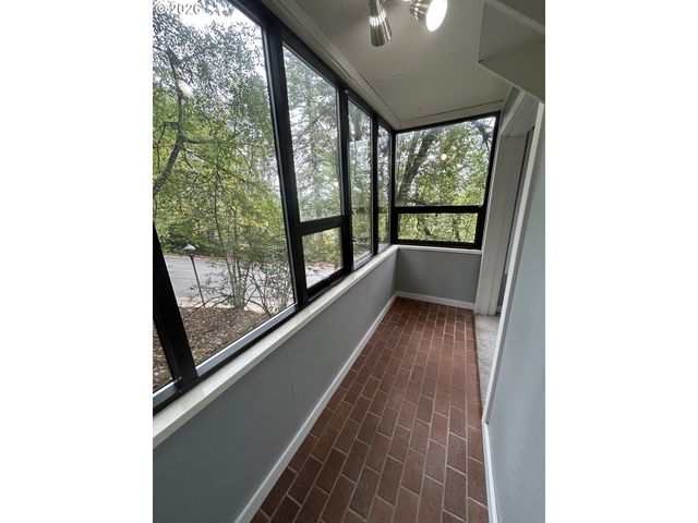 48 EAGLE CREST Dr 2E, Lake Oswego, OR 97035