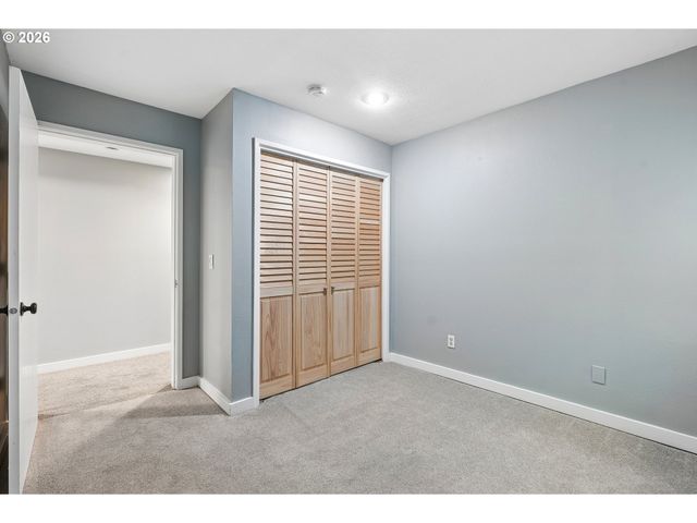 48 EAGLE CREST Dr 2E, Lake Oswego, OR 97035