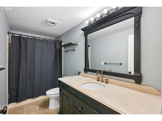 48 EAGLE CREST Dr 2E, Lake Oswego, OR 97035