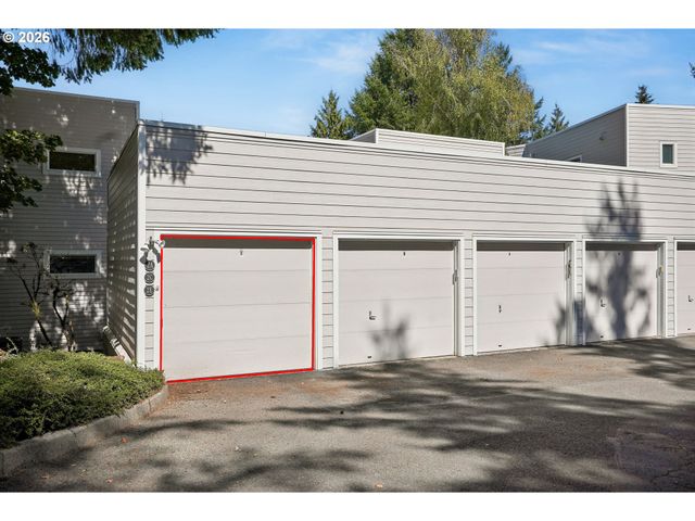48 EAGLE CREST Dr 2E, Lake Oswego, OR 97035