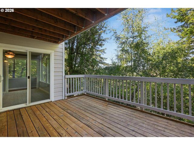 48 EAGLE CREST Dr 2E, Lake Oswego, OR 97035