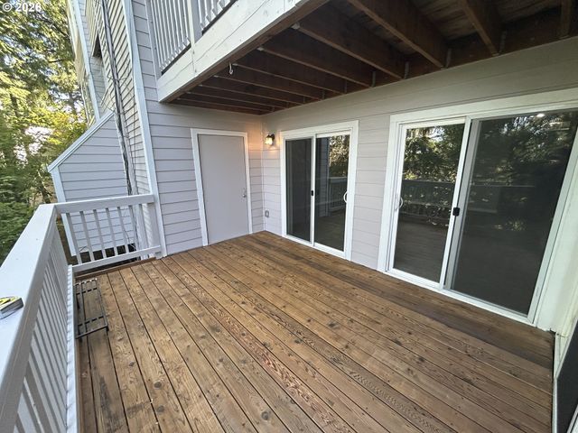 48 EAGLE CREST Dr 2E, Lake Oswego, OR 97035