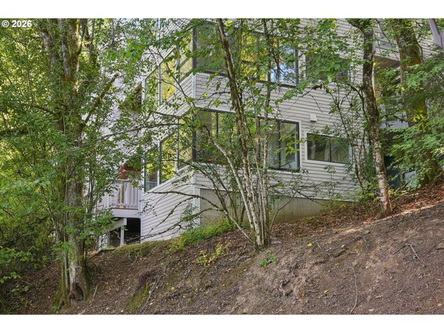 48 EAGLE CREST Dr 2E, Lake Oswego, OR 97035