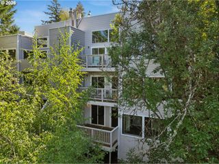 48 EAGLE CREST Dr 2E, Lake Oswego, OR 97035