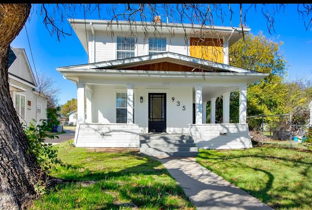935 W Houston Street, Sherman, TX 75092