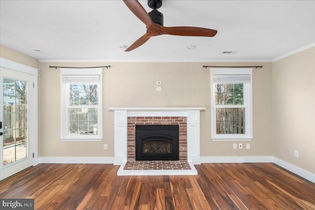 2 HOLLY CIR, Newtown, PA 18940