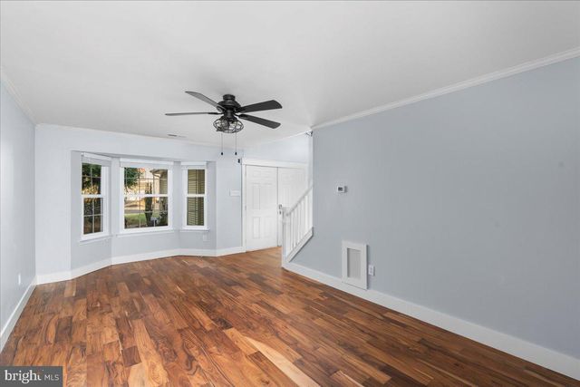 2 HOLLY CIR, Newtown, PA 18940