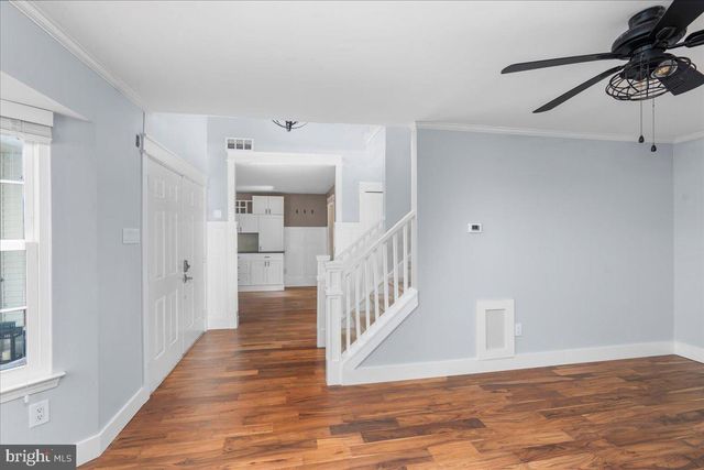 2 HOLLY CIR, Newtown, PA 18940