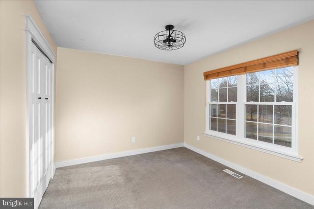 2 HOLLY CIR, Newtown, PA 18940