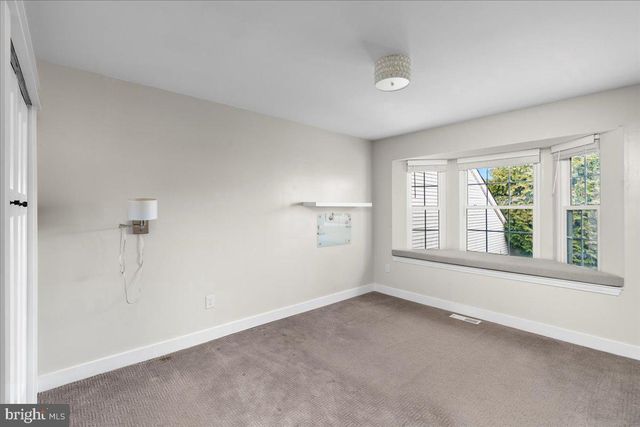 2 HOLLY CIR, Newtown, PA 18940