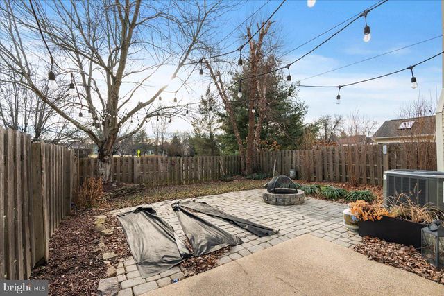 2 HOLLY CIR, Newtown, PA 18940