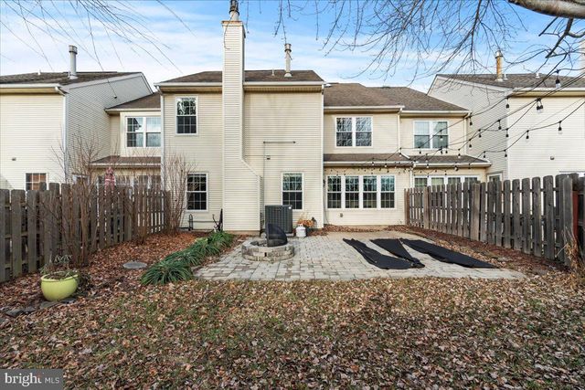 2 HOLLY CIR, Newtown, PA 18940