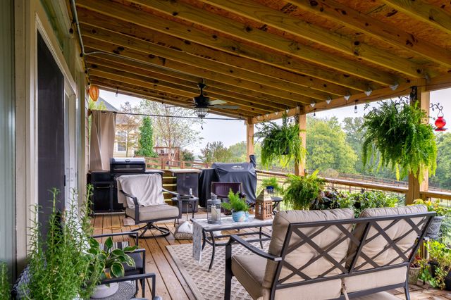 1855 Lochlann Dr, Culleoka, TN 38451