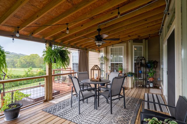 1855 Lochlann Dr, Culleoka, TN 38451