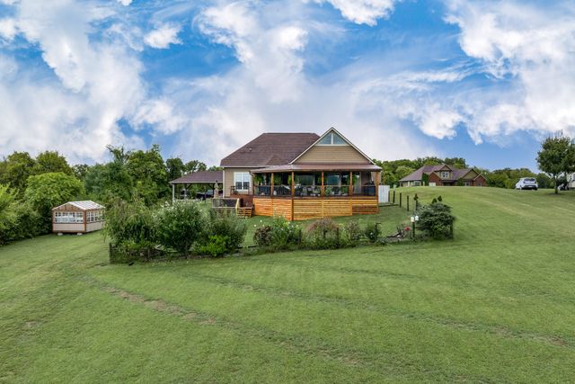 1855 Lochlann Dr, Culleoka, TN 38451