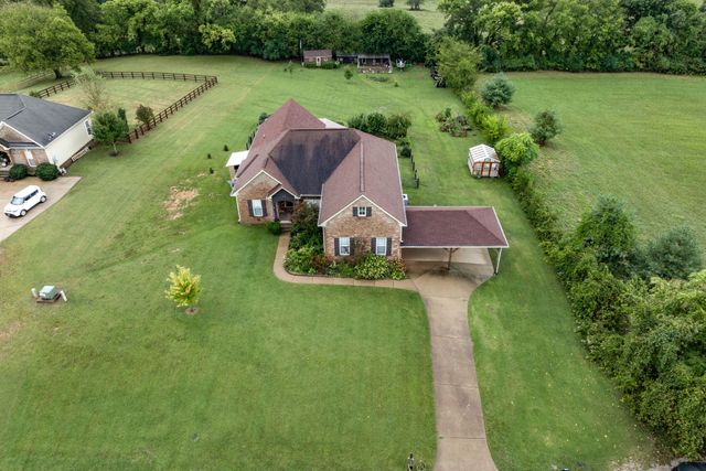 1855 Lochlann Dr, Culleoka, TN 38451