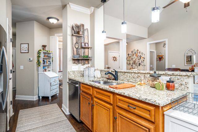 1855 Lochlann Dr, Culleoka, TN 38451