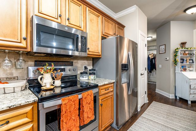 1855 Lochlann Dr, Culleoka, TN 38451