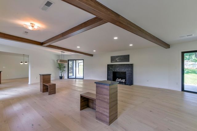 2274 S Edgewater Drive, Springfield, MO 65804