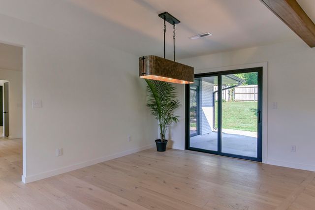 2274 S Edgewater Drive, Springfield, MO 65804