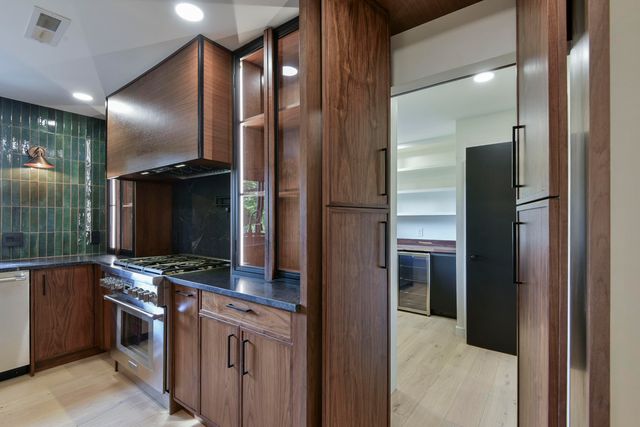 2274 S Edgewater Drive, Springfield, MO 65804