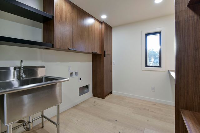 2274 S Edgewater Drive, Springfield, MO 65804