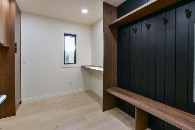 2274 S Edgewater Drive, Springfield, MO 65804