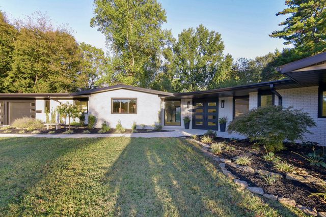 2274 S Edgewater Drive, Springfield, MO 65804