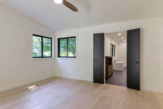 2274 S Edgewater Drive, Springfield, MO 65804