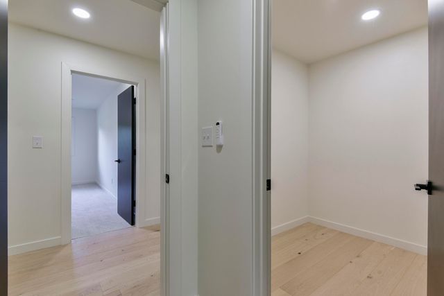 2274 S Edgewater Drive, Springfield, MO 65804