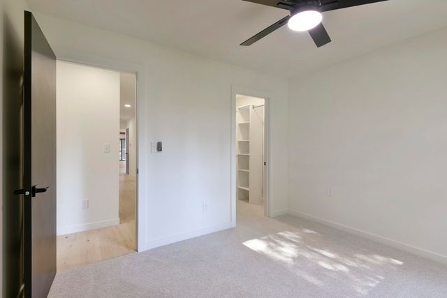 2274 S Edgewater Drive, Springfield, MO 65804