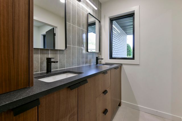 2274 S Edgewater Drive, Springfield, MO 65804