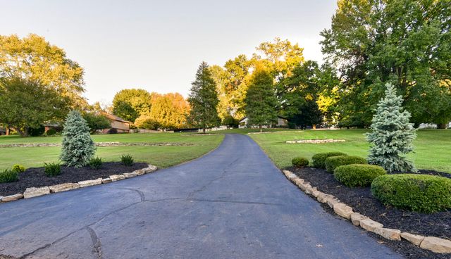 2274 S Edgewater Drive, Springfield, MO 65804