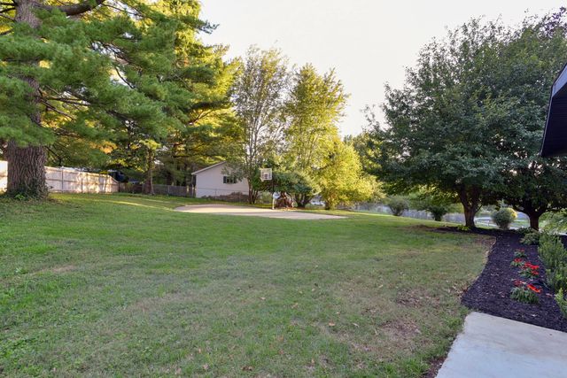 2274 S Edgewater Drive, Springfield, MO 65804