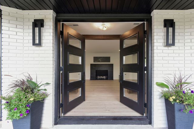 2274 S Edgewater Drive, Springfield, MO 65804